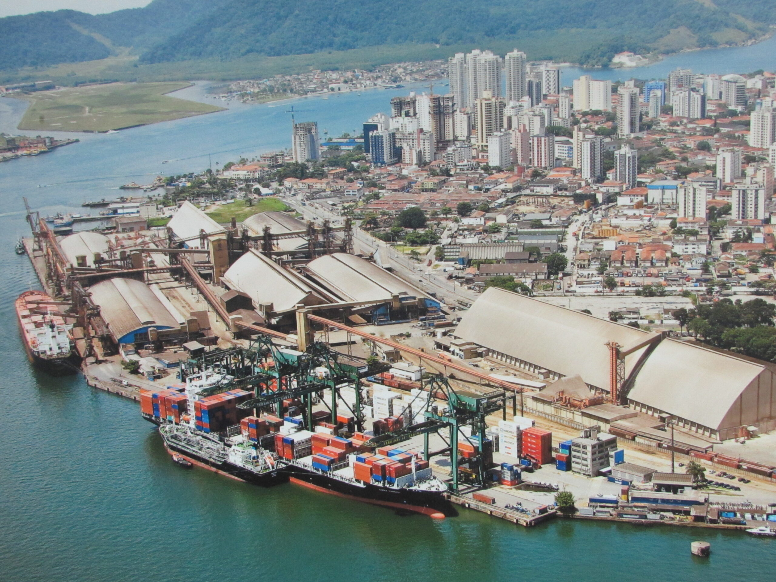 No momento você está vendo Cetesb interdita terminal de grãos no porto de Santos