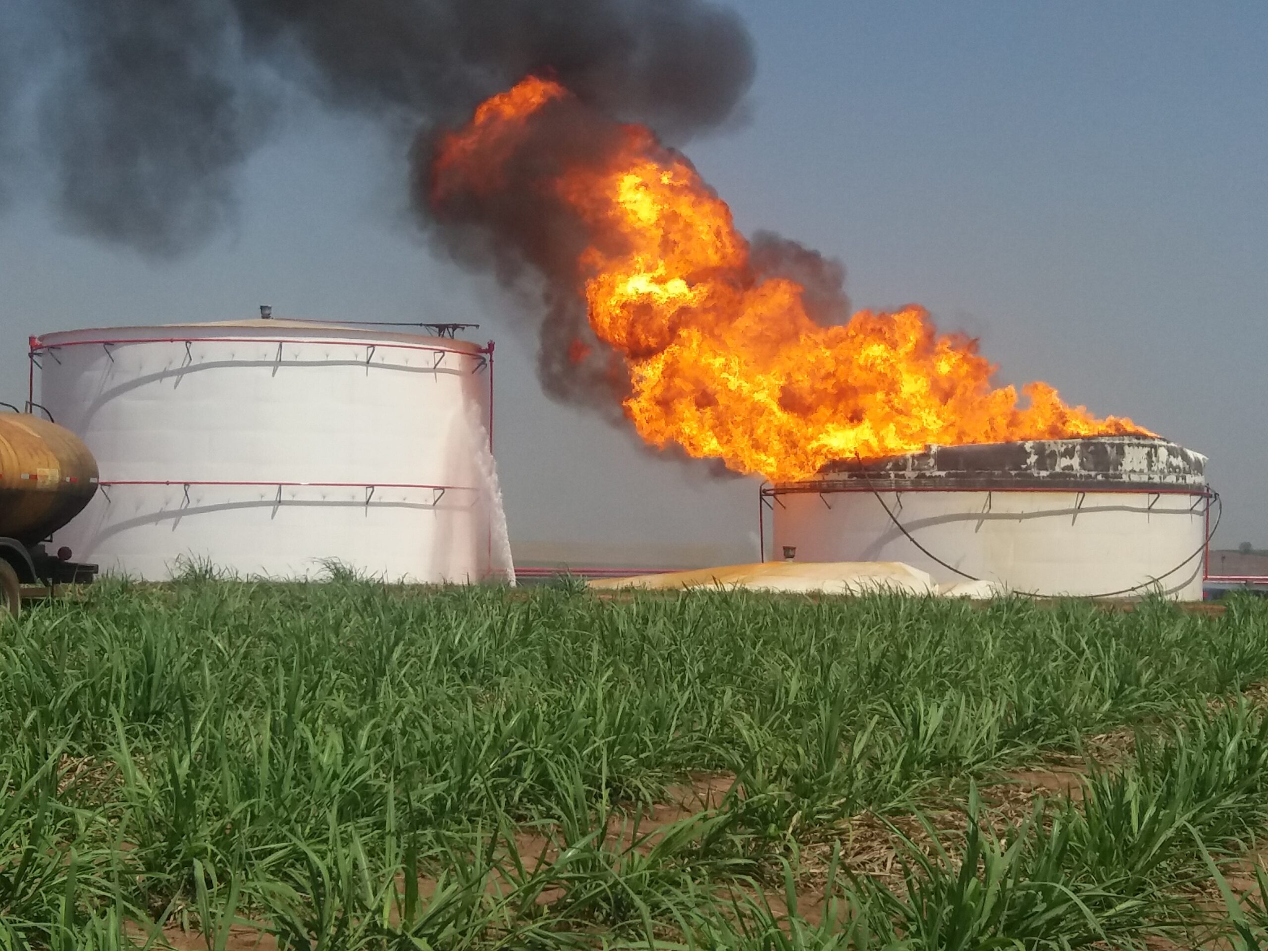 Leia mais sobre o artigo Incêndio em tanque de etanol no município de Paraíso