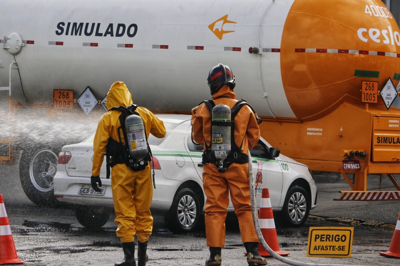 No momento você está vendo CETESB participa de simulado sobre acidente químico no porto de Santos