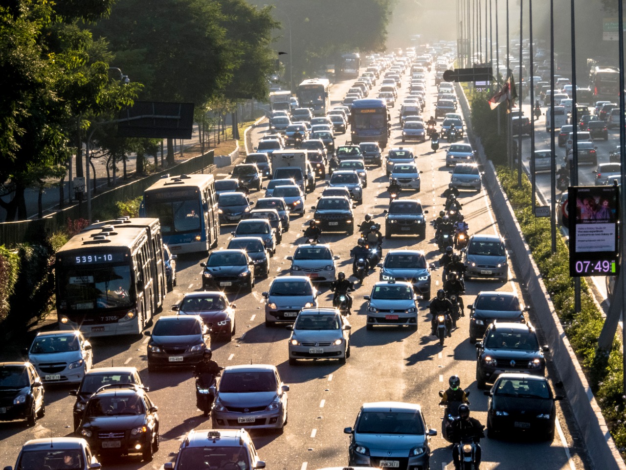 MOGI: EXCESSO DE VEÍCULOS AGRAVA POLUIÇÃO DO AR