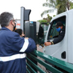 Motoristas de veículos movidos a diesel recebem orientações de técnicos da CETESB