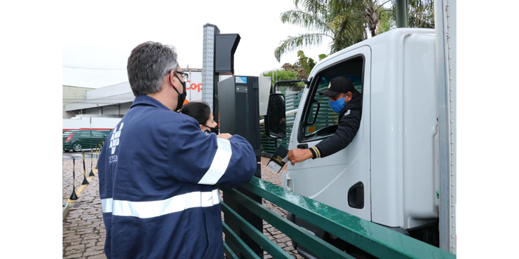 Leia mais sobre o artigo Motoristas de veículos movidos a diesel recebem orientações de técnicos da CETESB