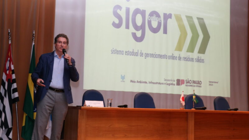 João Potenza da CETESB apresentou o sistema SIGOR