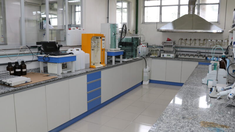 Laboratório conta com equipamentos modernos e técnicos especializados