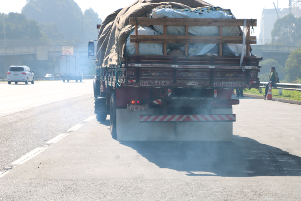 Leia mais sobre o artigo CETESB fiscaliza mais de 37 mil veículos a diesel em nova edição da Operação Fumaça Preta